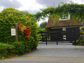  Chequer Cottage  Хосеат